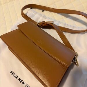 Freja New York Brown Leather Crossbody Bag
